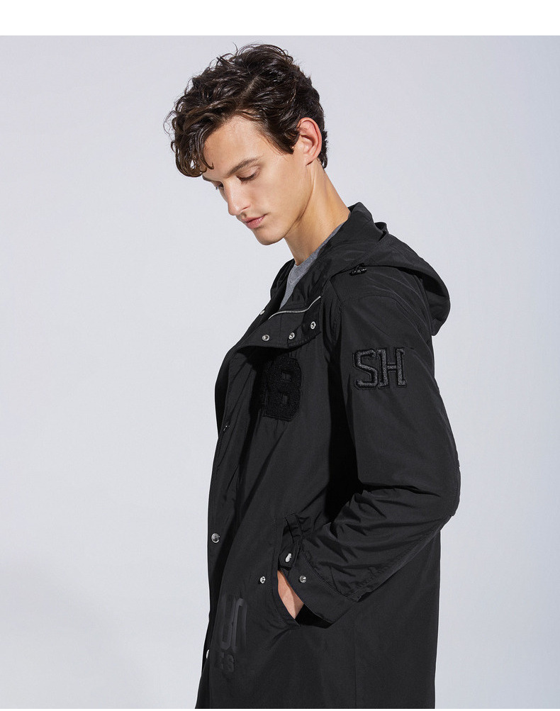 劲霸男装kboxing风衣男2020年春季新品刺绣点缀长款连帽军绿色外套h