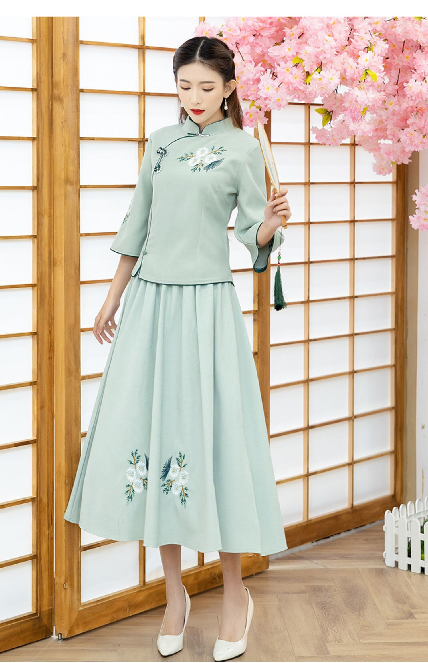 唐装中式刺绣茶艺服秋冬汉服女中国风改良旗袍复古盘扣上衣套装蓝色