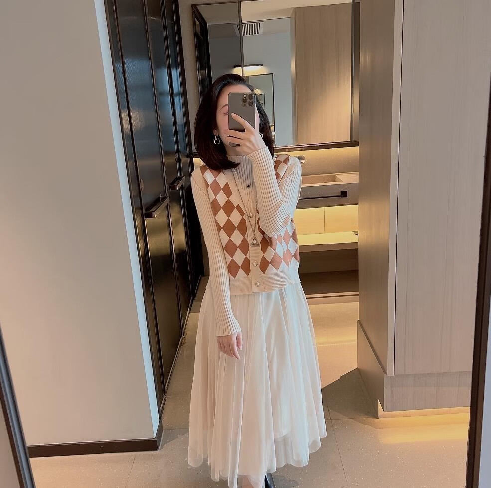 【抖音同款】【媛媛女装】早秋复古菱格针织马甲连衣裙两件套冬装换新