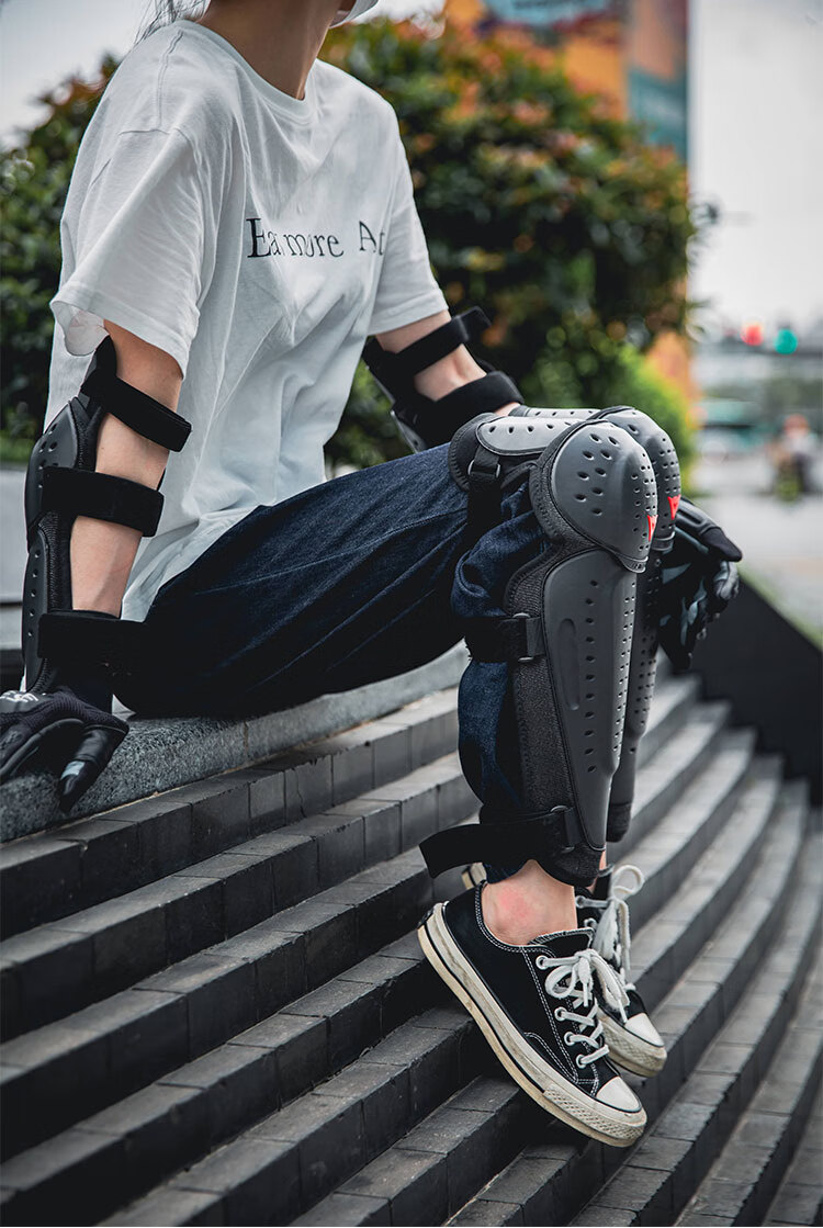 丹尼斯护膝护肘dainese摩托车护具防摔防护骑行四季护腿机车装备 护膝