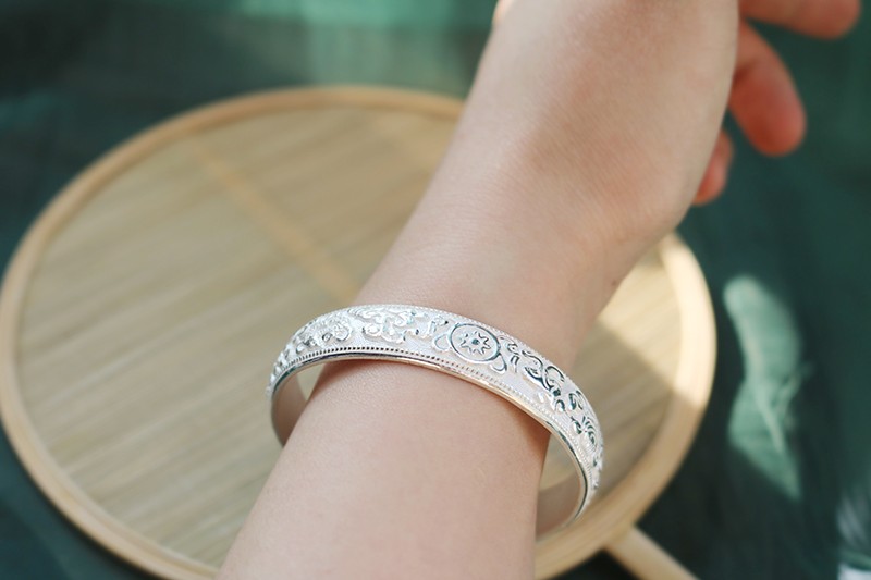 老凤祥款 云南寸氏雪花银手镯八宝纯银手工s999足银手镯送妈妈国风