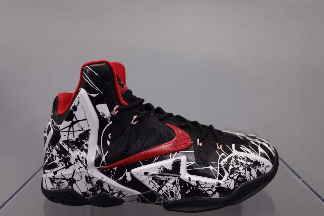 詹姆斯11代篮球鞋全明星夜光荧光绿鸳鸯涂鸦lebron11耐磨男运动鞋