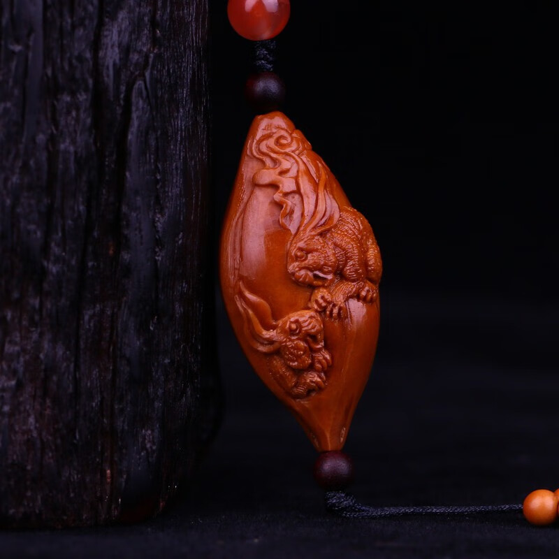 盘道周泉兴十二生肖橄榄核雕单子梅林老核挂件苏工文玩舟山纯手工狗