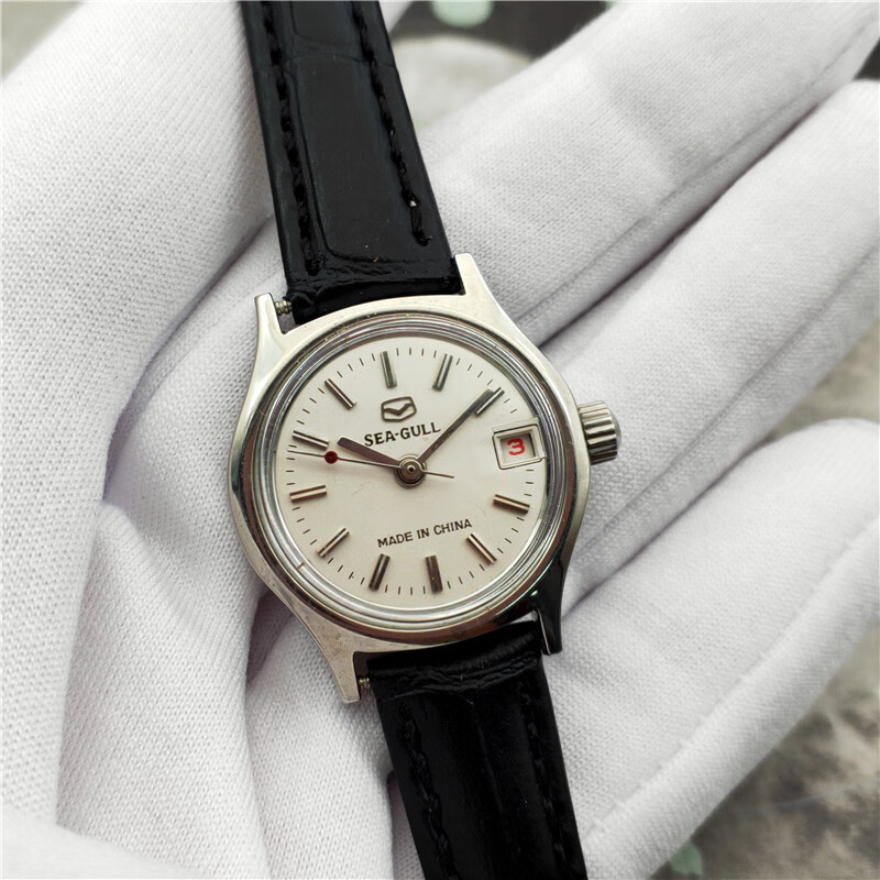 90年代全新库存海鸥手动机械女表表复古白钢圆形日历经典收藏真皮