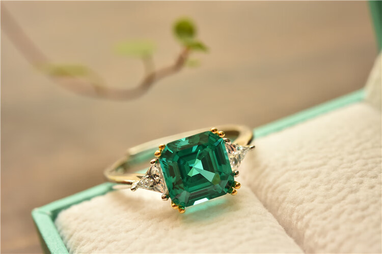方形祖母绿宝石莫桑钻绿碧玺戒指女18k金莫桑石钻戒铂金镶嵌浅绿色活