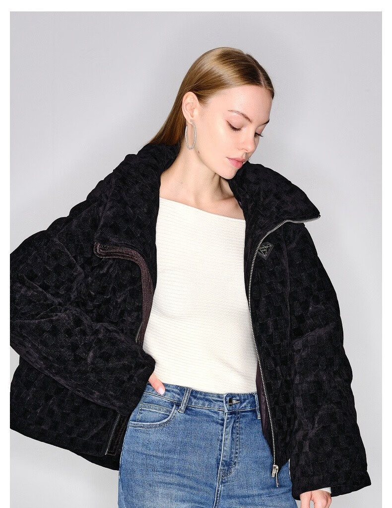 bebe2022冬季新品女士雪尼尔肌理面料菱形格标志廓形羽绒服403402