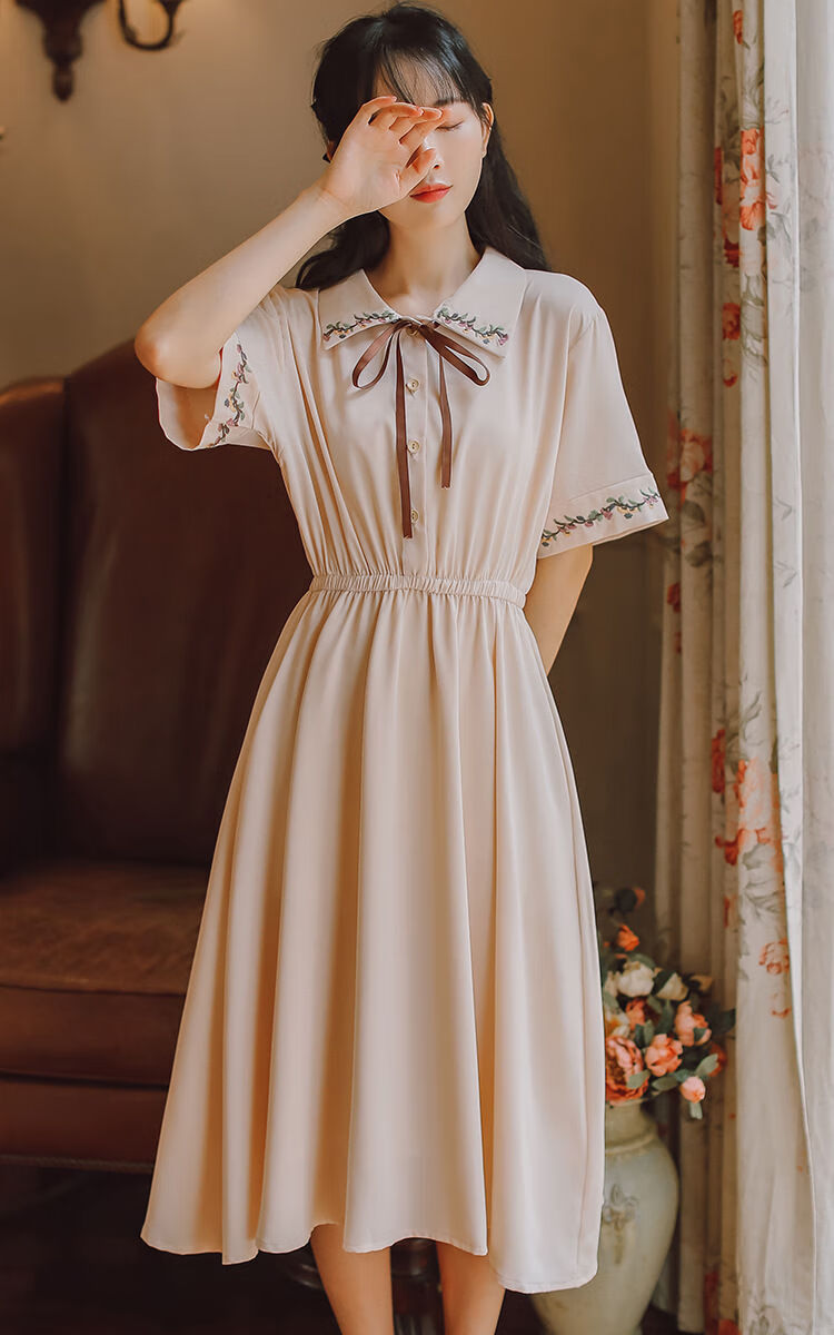 大学生女装2020新款初中女生高中学生裙子女复古文艺刺绣少女连衣裙