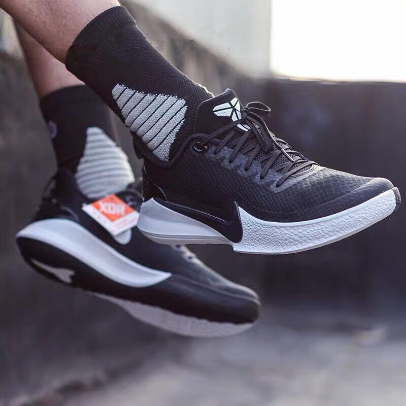 高品质科比曼巴精神3篮球鞋湖人白金黑白低帮气垫实战战靴工装鞋 曼巴