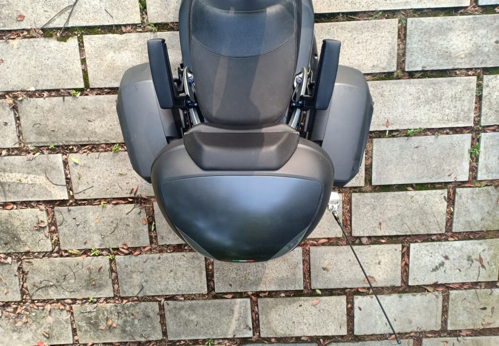 摩托车新款后座扶手光阳国宾三阳铃木宝马电动车摩托车改装配件专车