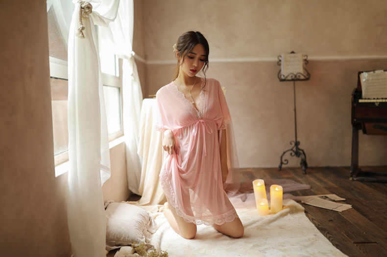 韩国美女内衣着床图片