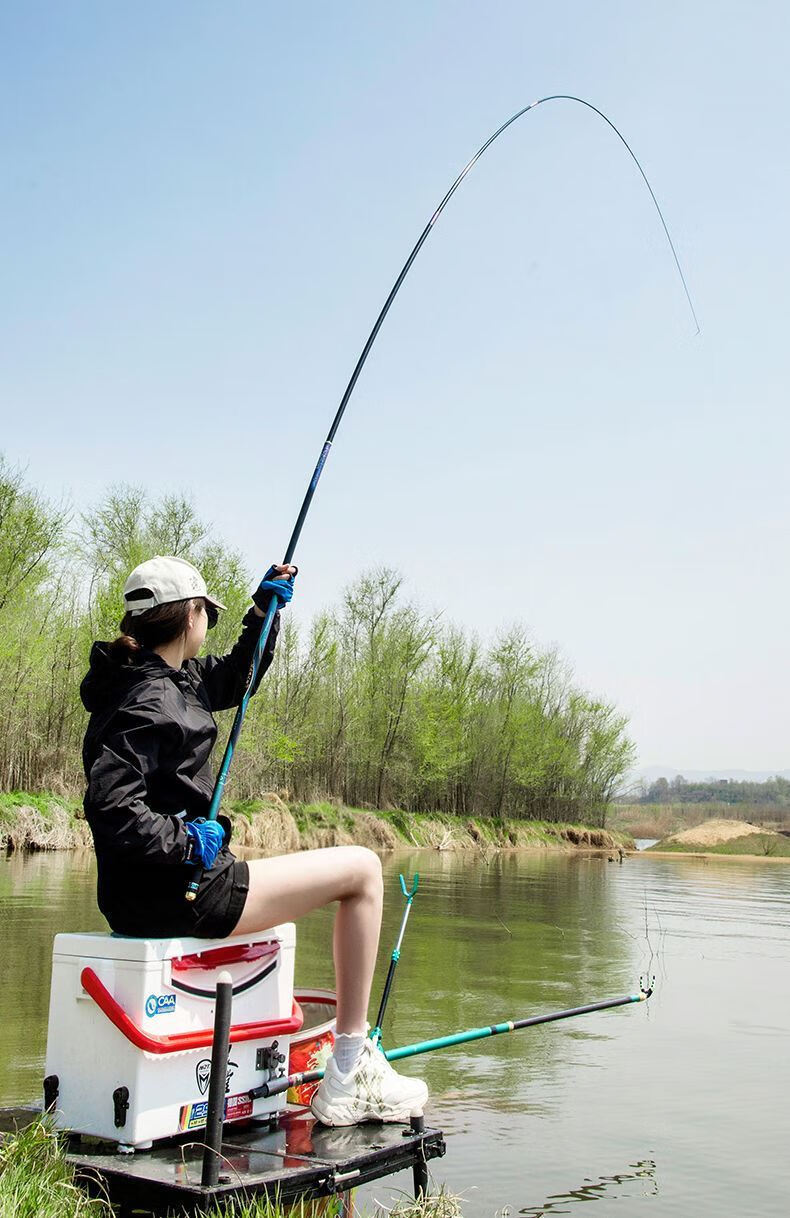 达瓦满天星鱼竿7h黑坑鱼竿达瓦满天星鱼竿手竿高碳超轻超硬28调台钓竿