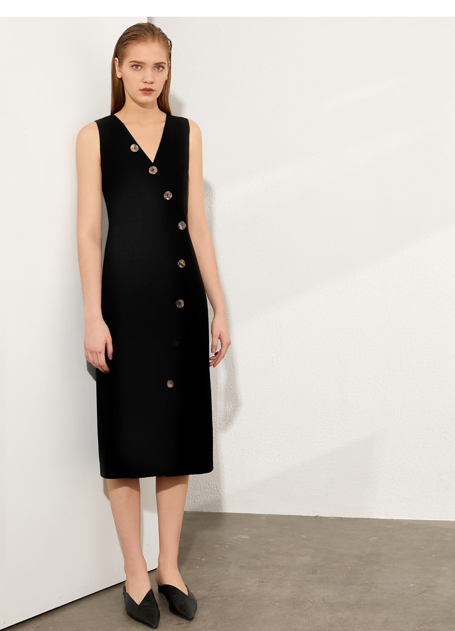 amii极简修身v领无袖纽扣开襟连衣裙2020夏季新款收腰中长裙子 荔枝白