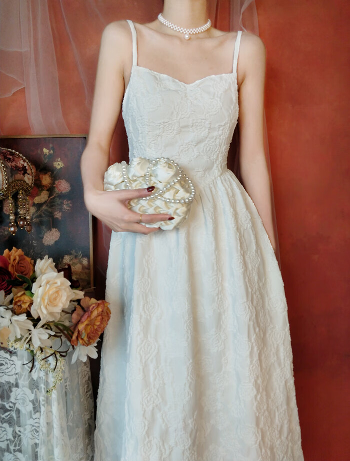 巷里法式复古吊带小白裙春夏宫廷提花登记领证订婚显瘦气质小礼服白色