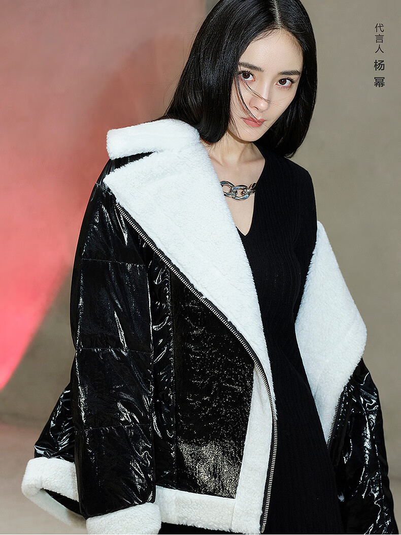 杨幂同款moco冬季新品复合羊羔毛拼pu大翻领机车风羽绒服 摩安珂 中