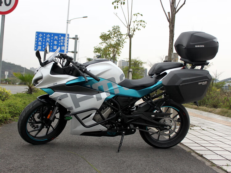 适用于春风250sr改装夏德边箱尾箱三箱架后备箱侧箱挂箱货架通用配件