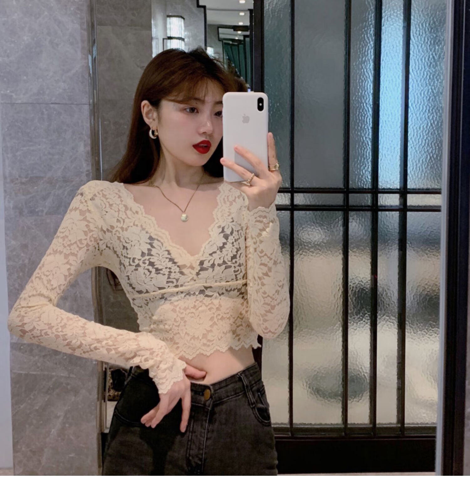 aohu蕾丝打底衫女修身短款通勤低胸洋气小衫秋冬通勤镂空v领雪纺上衣