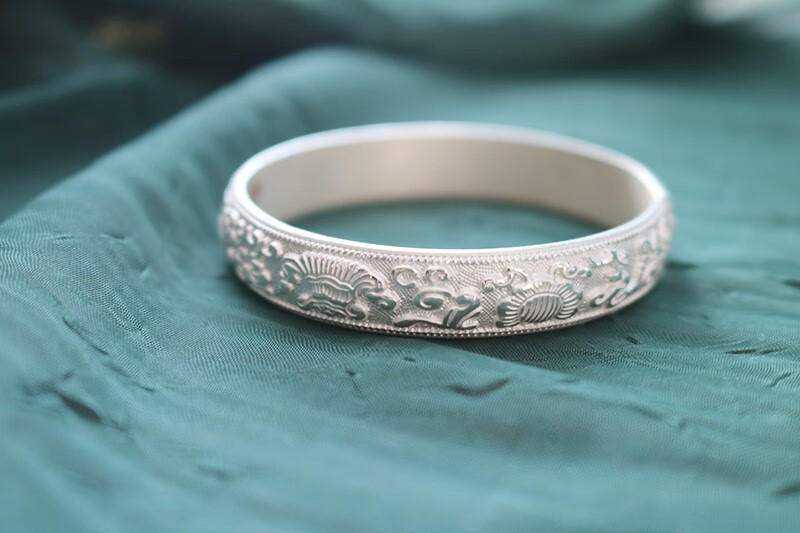 老凤祥款 云南寸氏雪花银手镯八宝纯银手工s999足银手镯送妈妈国风