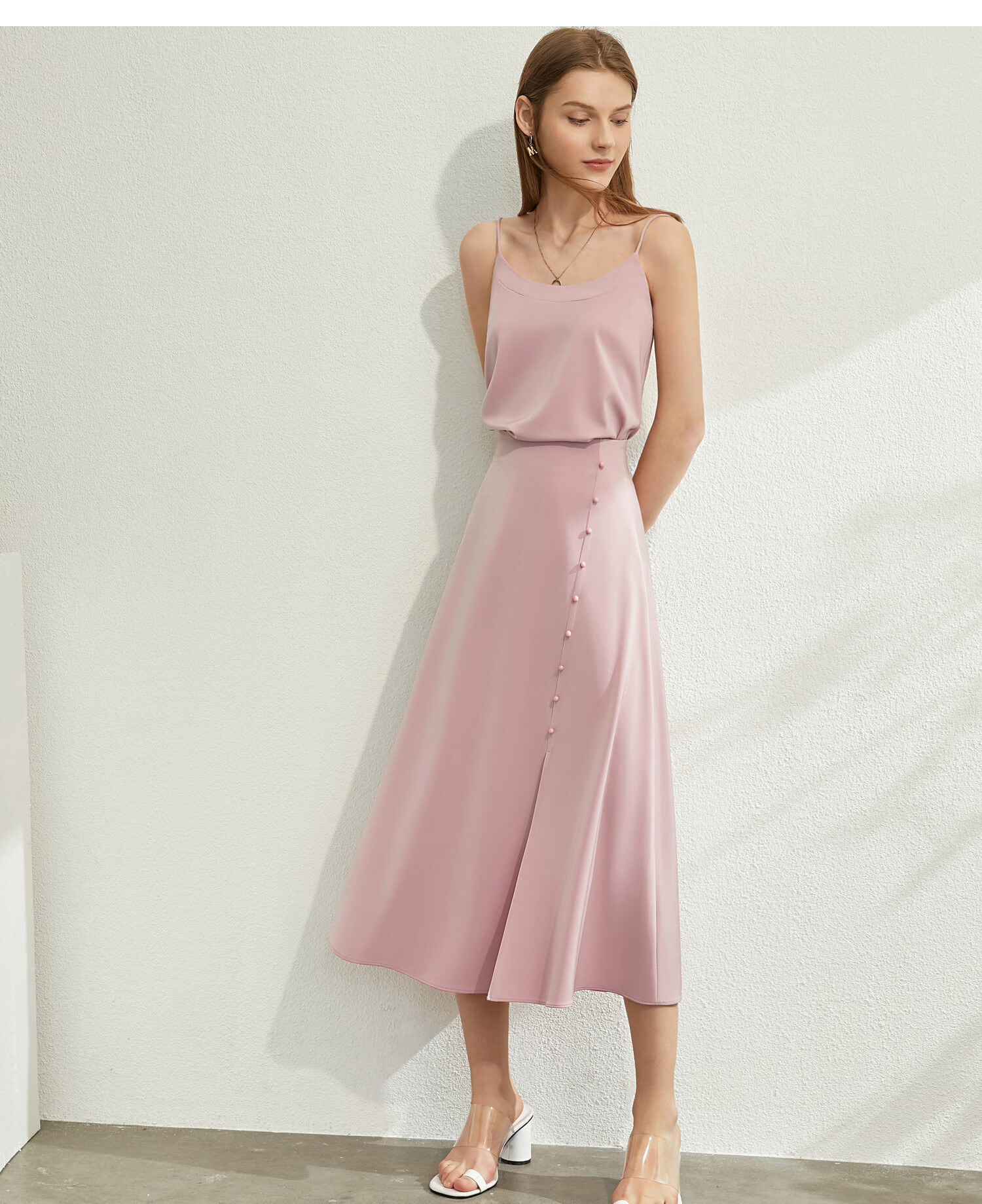 amii极简通勤百搭珍珠扣装饰高开叉半身裙2020夏季新款a型裙子 卡其