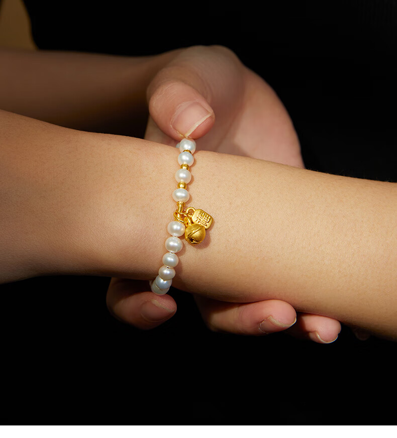 月斐珠宝黄金铃铛珍珠手链女福牌红绳转运珠足金999新款福字生日礼物