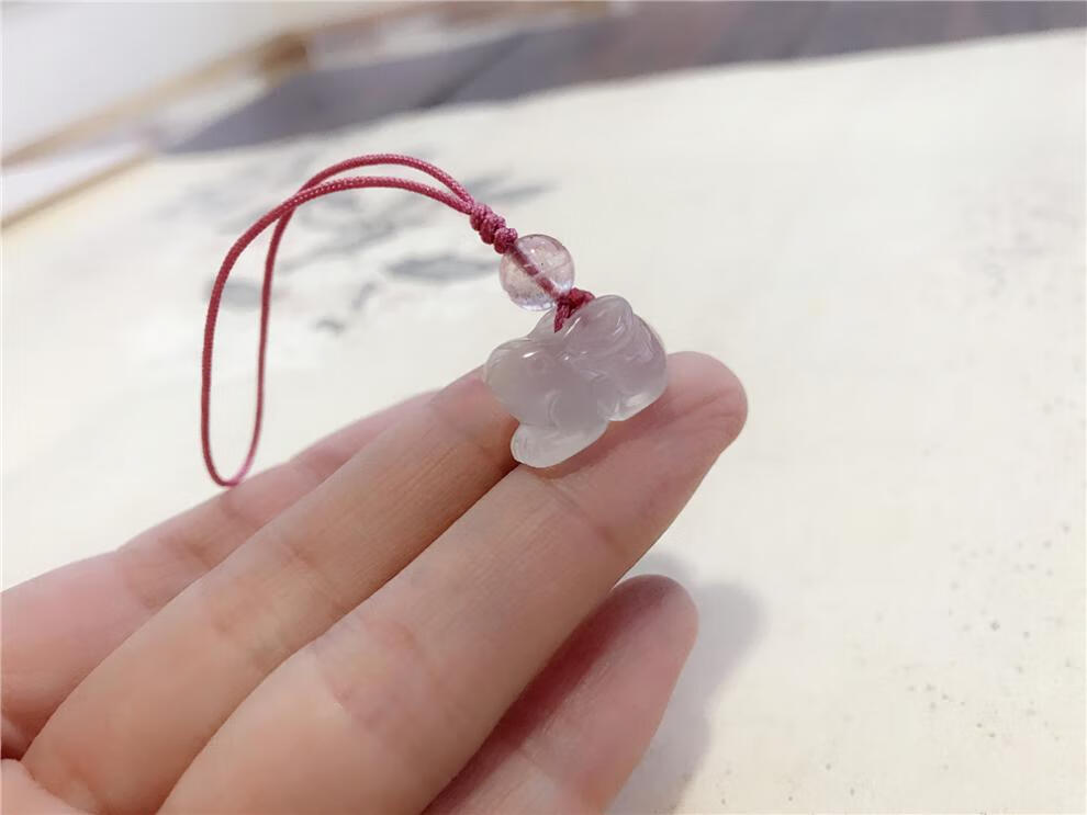 翡空间天然玉髓小兔子吊坠纯手工雕刻立体卡通玉佩蜜糖色立体萌萌小坠