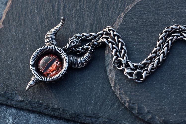 高品质恶魔之眼项链复古路西法男士个性潮人百搭钛钢吊坠嘻哈ins毛衣