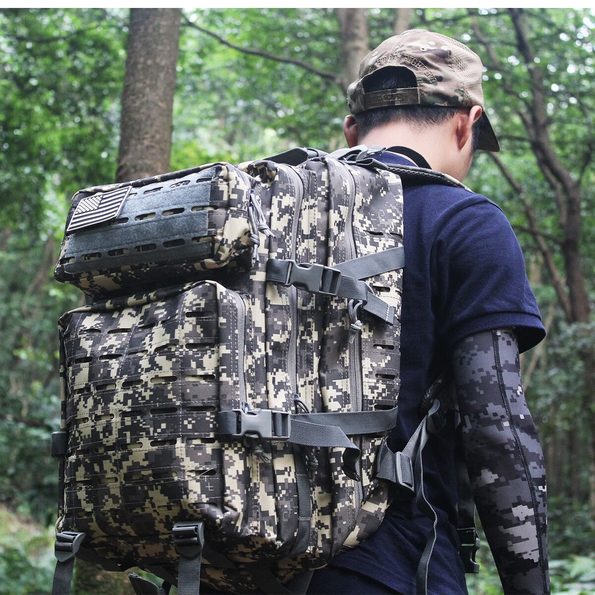 《星空迷彩军用品双肩大猎人单兵防水行军特战应急包徒步登山迷彩包