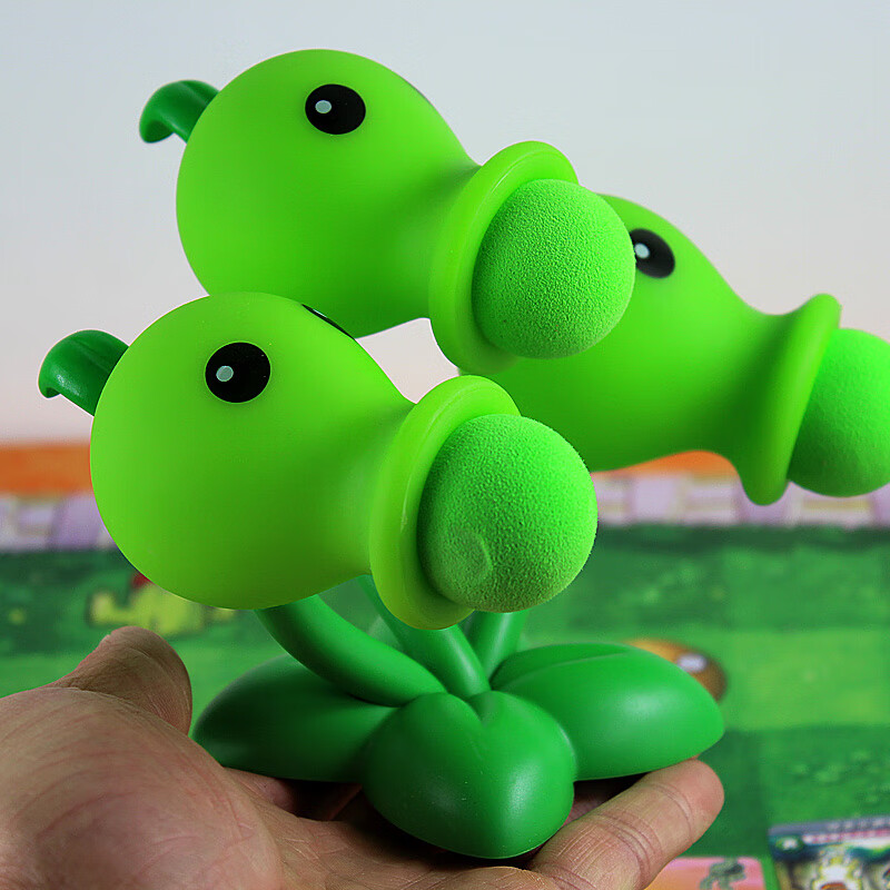 能发射的玩具三头豌豆三线豌豆未来博士巨人僵尸硬胶三头豌豆普通巨人