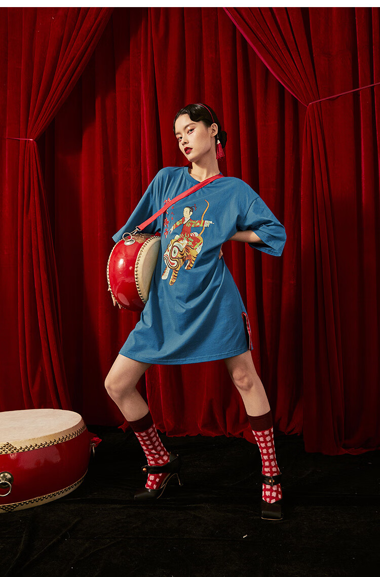 两三事国潮系列 坐以待币 夏季新款国潮复古国潮印花宽松短款连衣裙