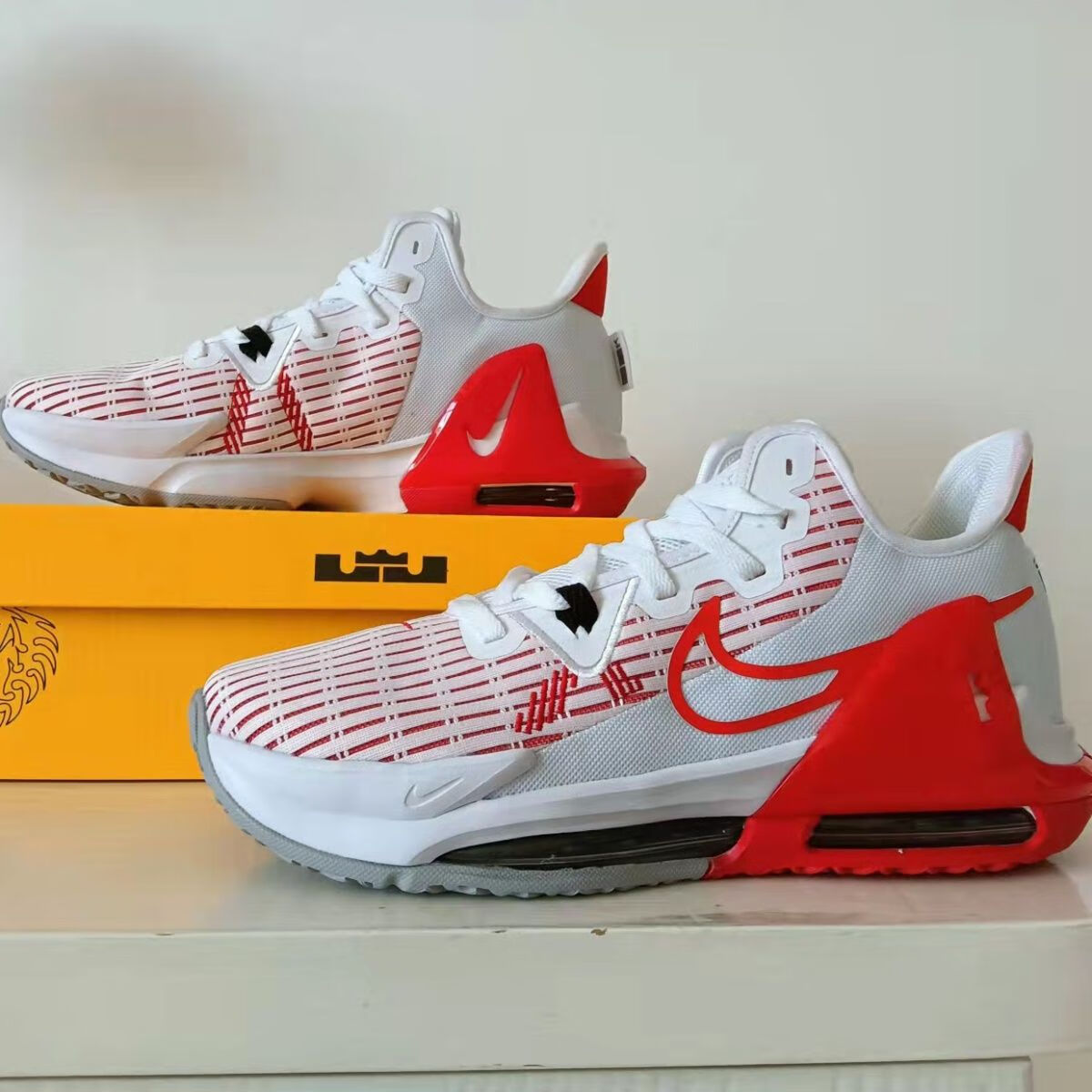 詹姆斯见证6代篮球鞋防滑缓震lebron withess6运动实战篮球鞋 黑红 40