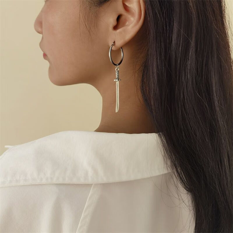 梦蔻欧美风酷霸气耳钉气质高级感耳环新款年潮流街头时尚耳饰女白k