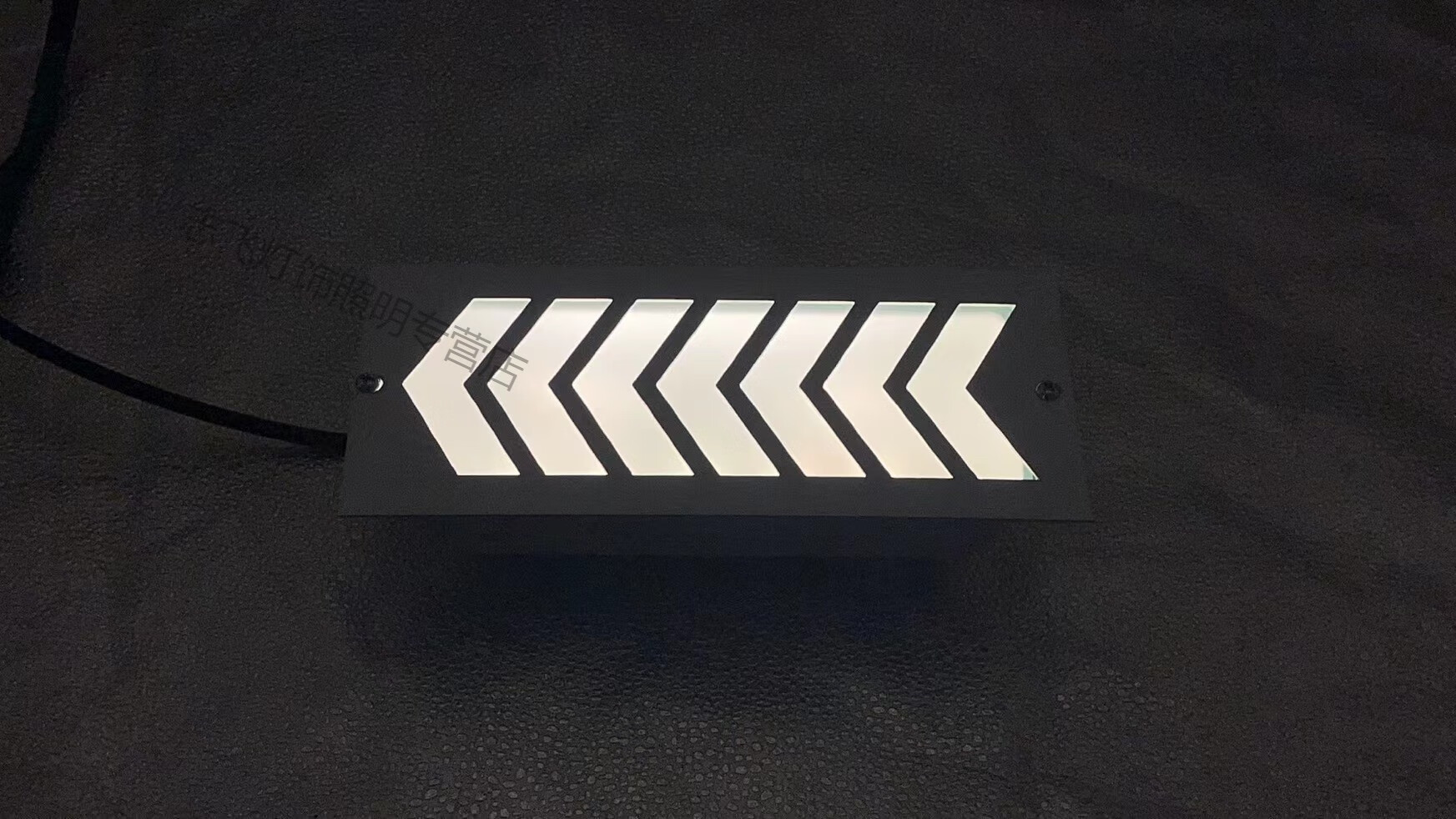 led汽车坡道灯户外嵌入式箭头车库暗装壁灯台阶灯指示灯墙角灯6w 6w