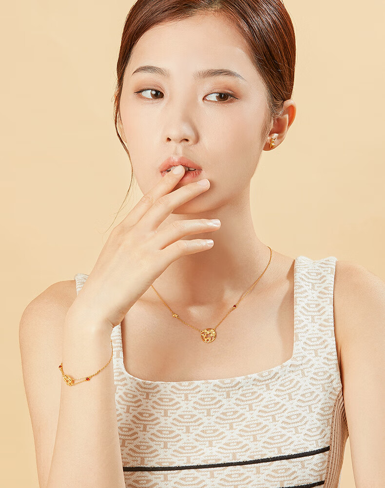 六福珠宝 网络专款足金松鹿红玉髓黄金项链女款套链含延长链送礼 计价