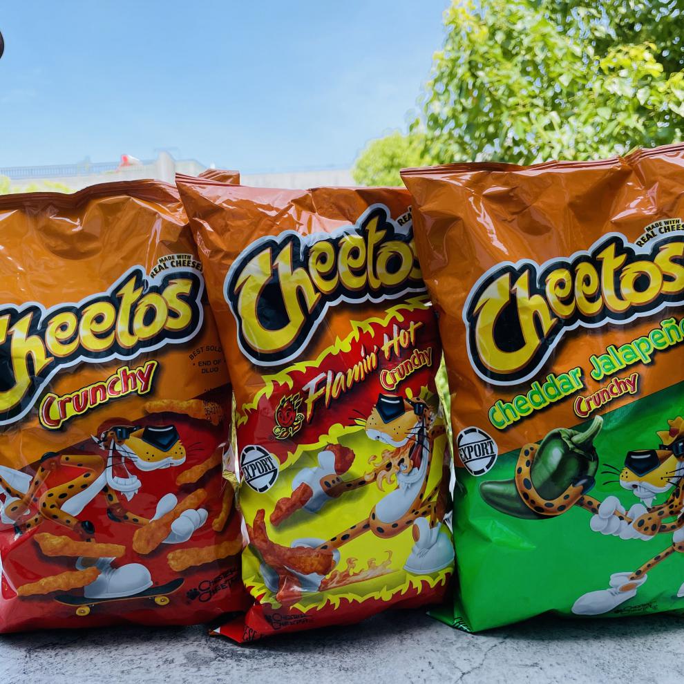 cheetos crunchy 奇多热辣 辣椒 芝士奶酪玉米酥脆条 puffs泡芙玉米条