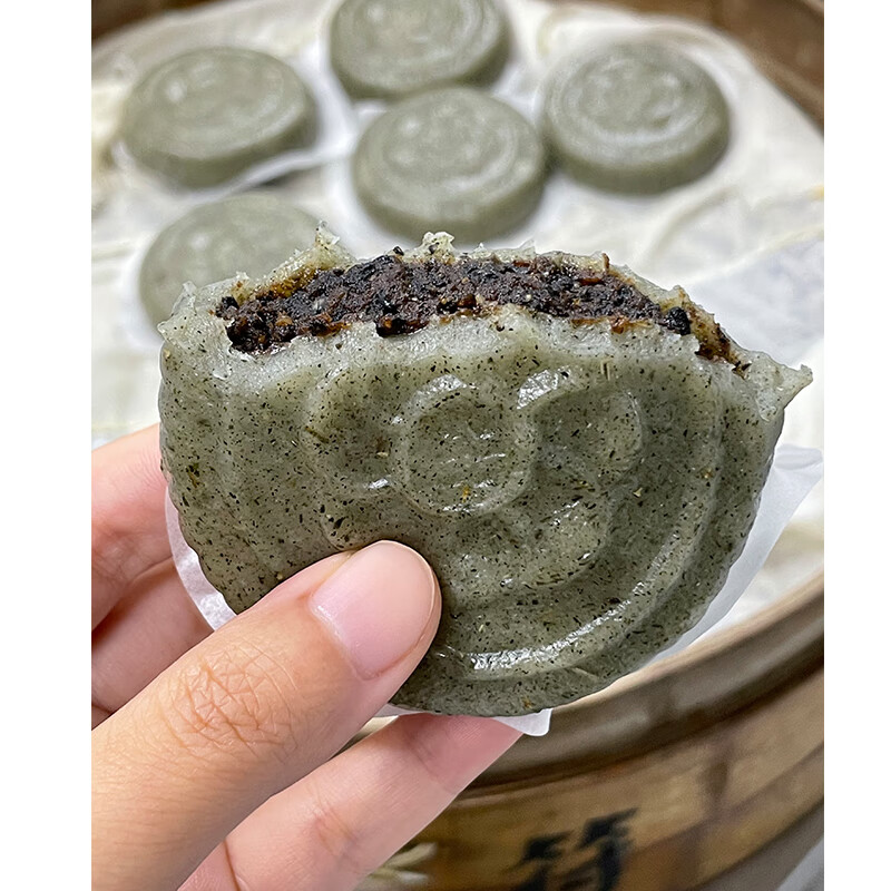 浙江衢州特产龙游清明粿传统手工小吃艾草青团青饺咸辣味笋肉米果