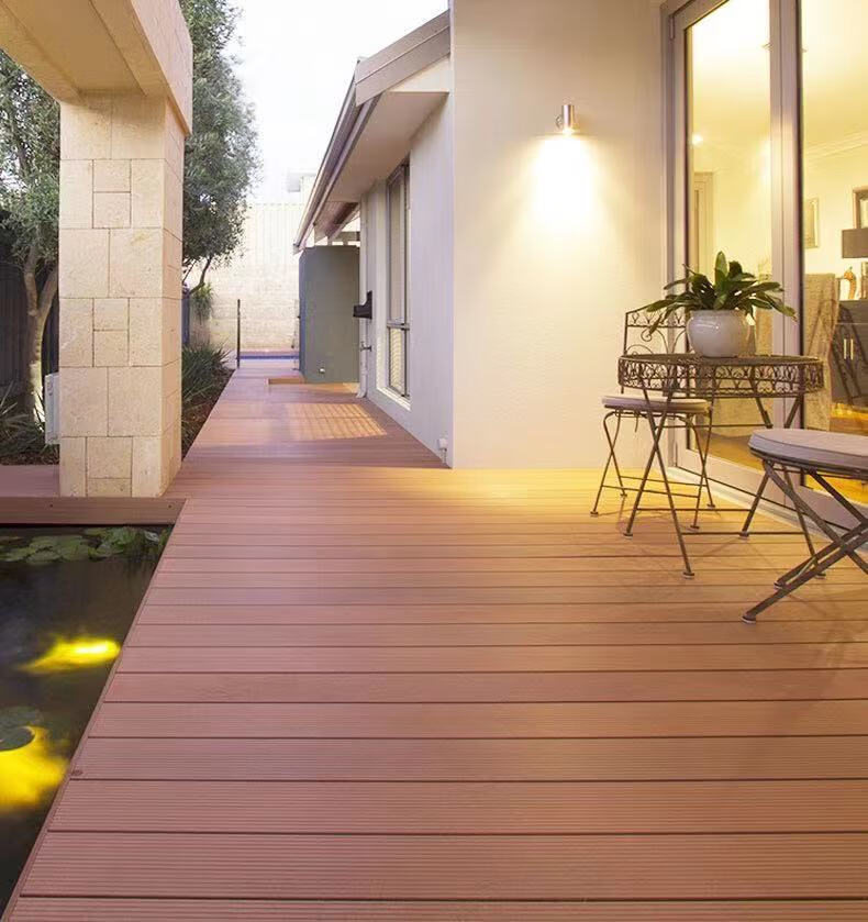 塑木地板户外木纹室外庭院阳台花园防腐防水圆孔木塑地板自粘格栅咖啡