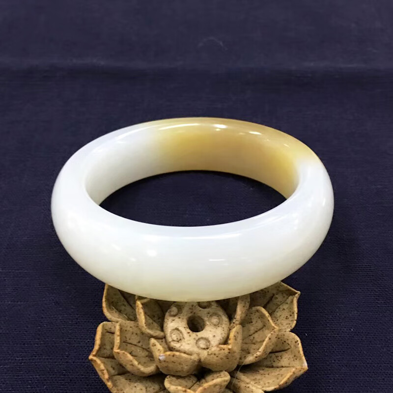 臻藏家保真新疆和田玉且末老坑料糖羊脂白玉手镯女款正装宽版玉镯子57