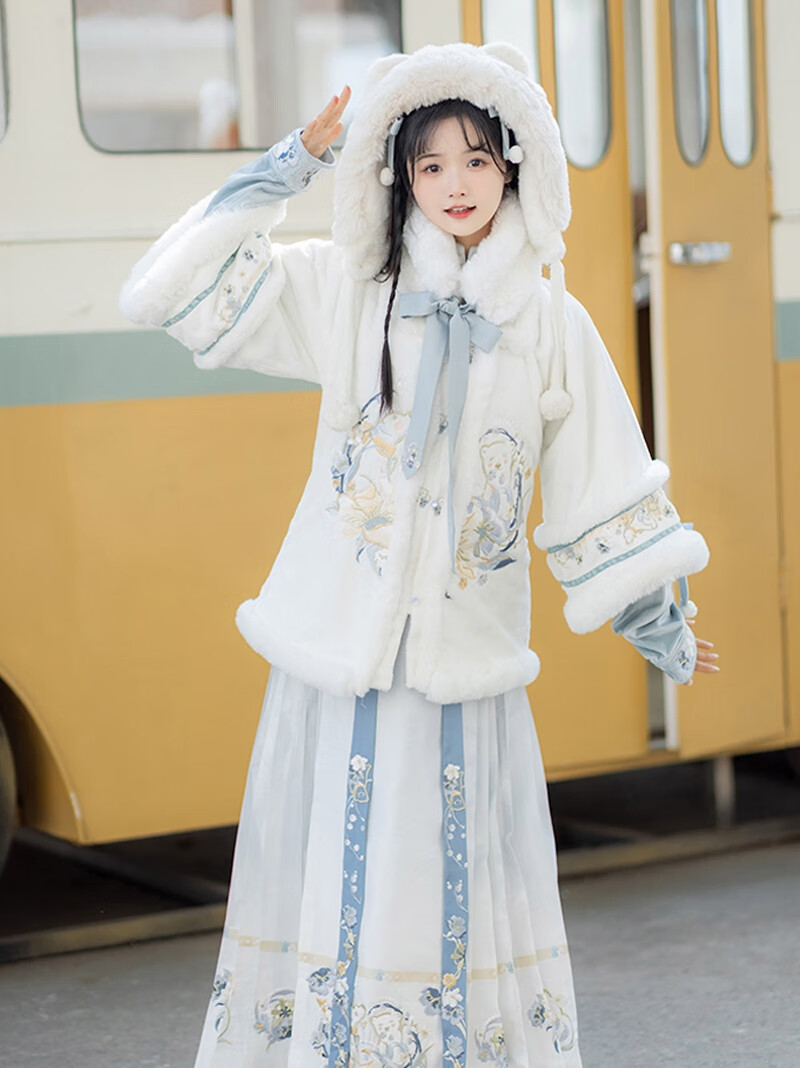 汉服冬季女装全套加厚明制改良中国风绣花方领对襟短袄立领里衣马面裙