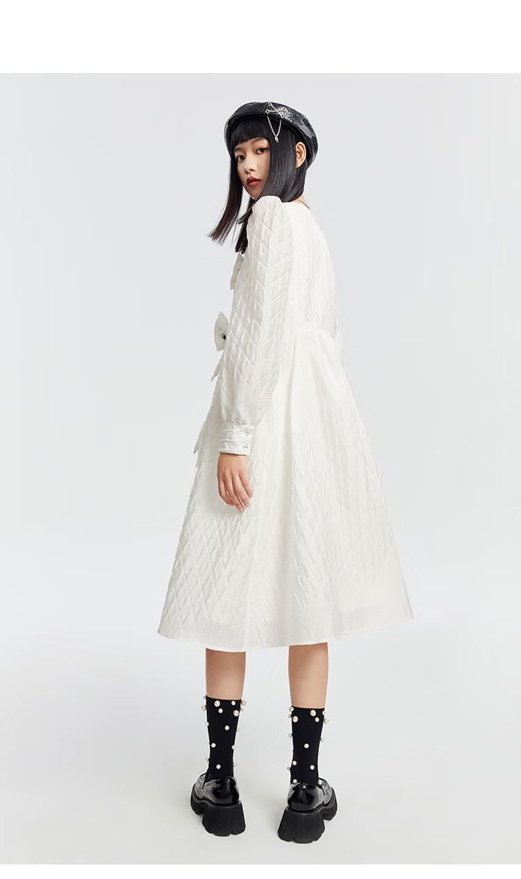 太平鸟女装长袖连衣裙2021秋装新款肌理感白色宫廷复古长裙时尚白色m