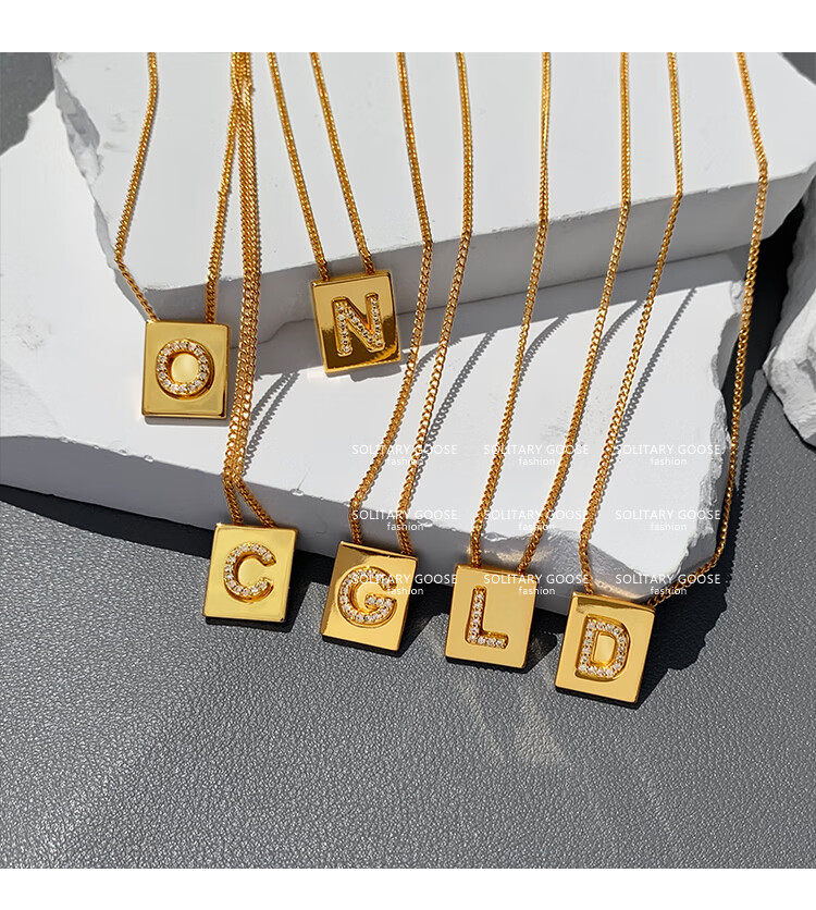【官方旗舰】冠莎celi新品金色方块字母项链女夏季小金牌满钻小众设计
