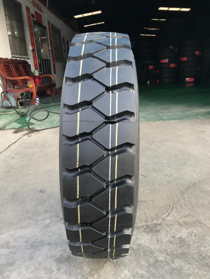 豪克货车轮胎750r16 825r16 825r20 900r20 1000r20全钢丝轮胎 825r16