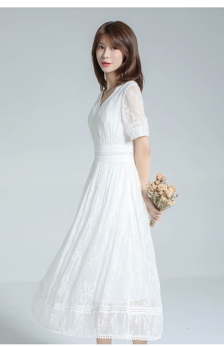 潮牌新品绣花丝连衣裙女2020新款纯白色v领桑蚕丝沙滩裙仙气长裙夏