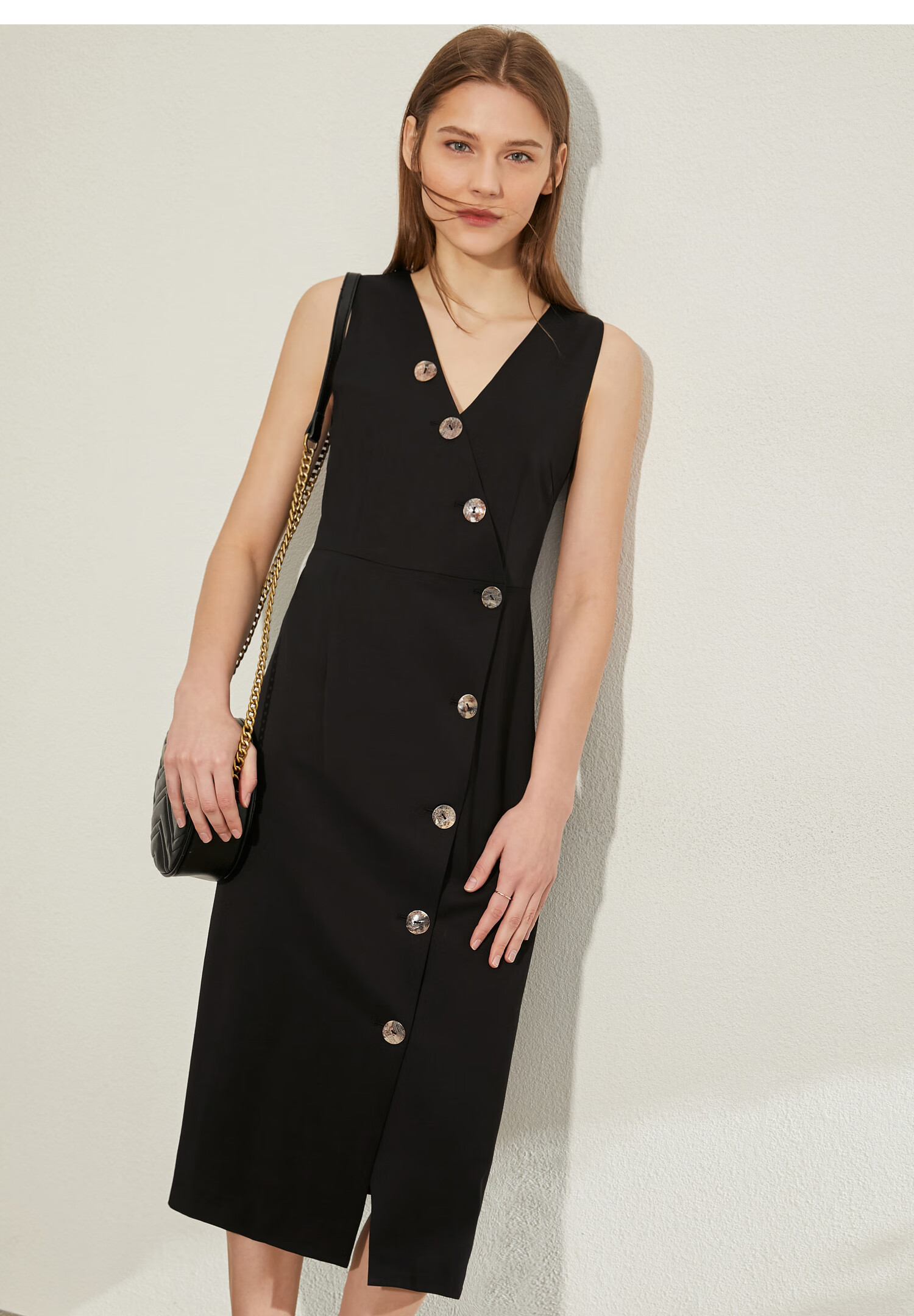 amii极简修身v领无袖纽扣开襟连衣裙2020夏季新款收腰中长裙子 荔枝白