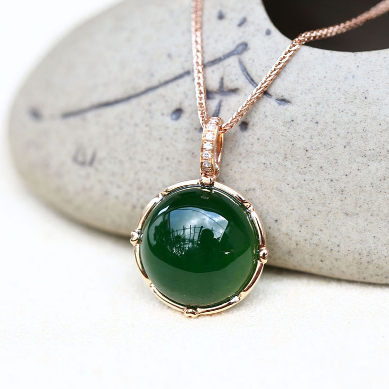 18k金和田玉碧玉吊坠 老料菠菜绿圆蛋面金镶玉圆形吊坠女款 单个吊坠