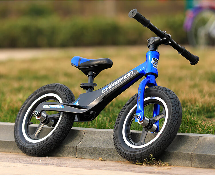 德国儿童平衡车无脚踏滑步车自行车1-3-6岁溜溜车学步小孩滑行车 y12