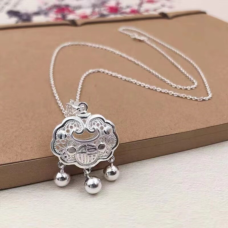 适用场景:生日类别:长命锁图案造型:其他材质:足银货号:029264商品