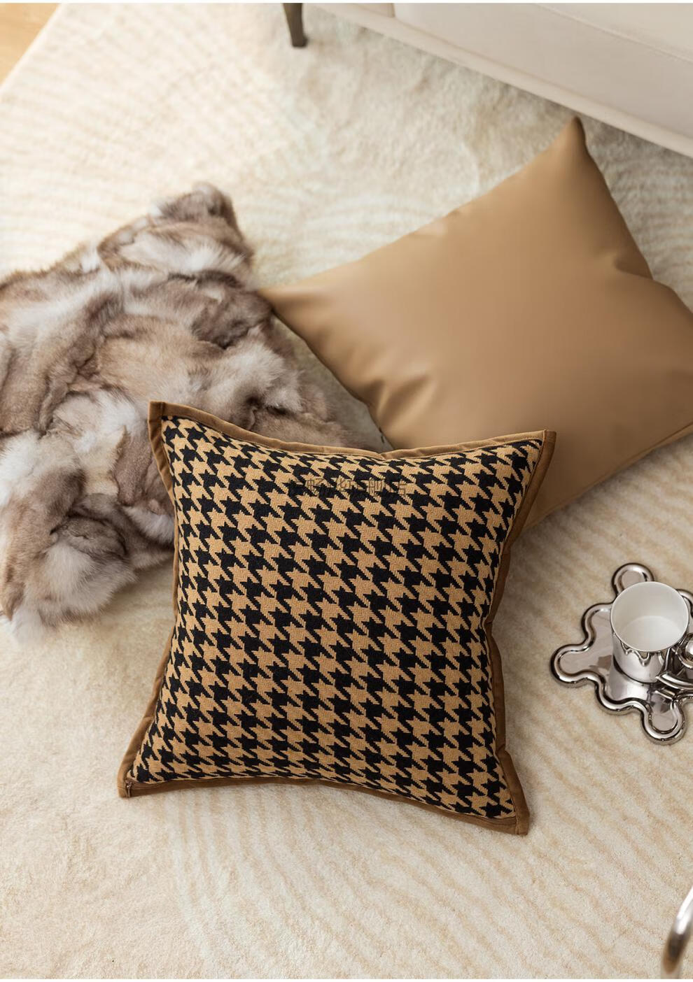 2022新款真皮沙发配的皮抱枕迷雾之森千鸟格抱枕套沙发客厅狐狸毛轻奢