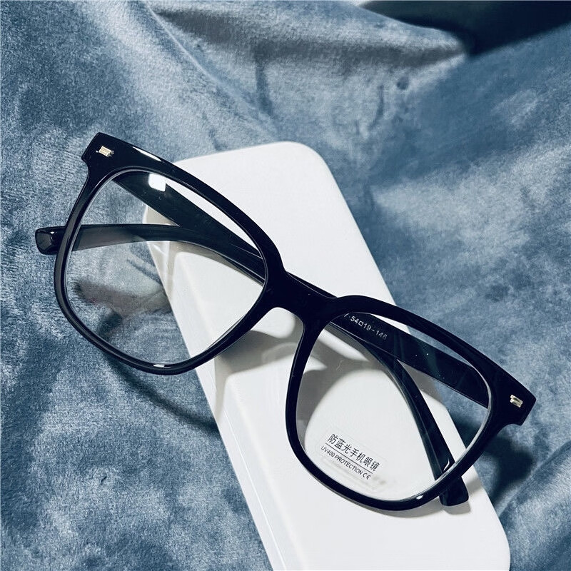 适用场景:通用镜片材质:其他镜框形状:其他功能:防辐射货号:lnoukg61