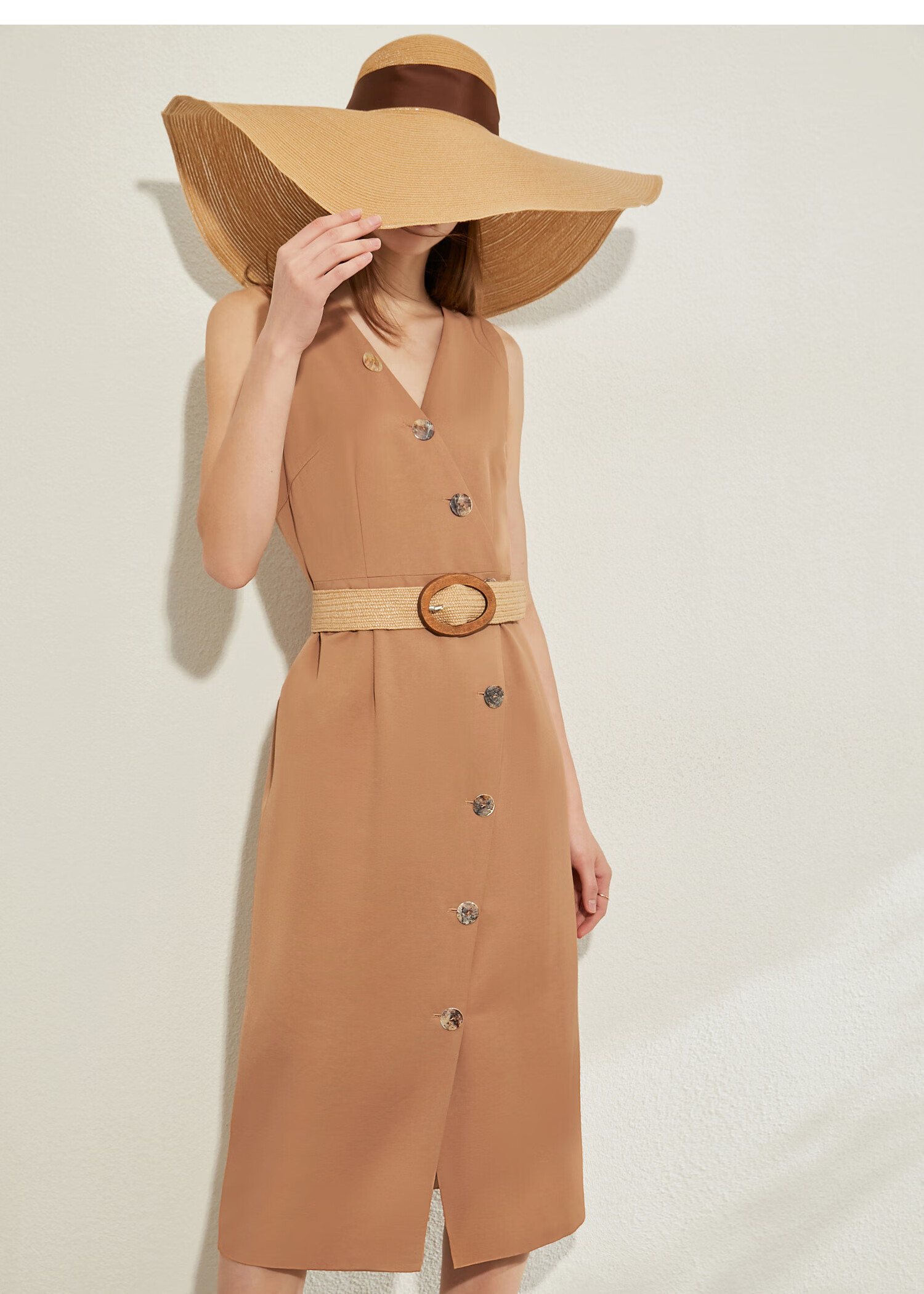 amii极简修身v领无袖纽扣开襟连衣裙2020夏季新款收腰中长裙子 荔枝白