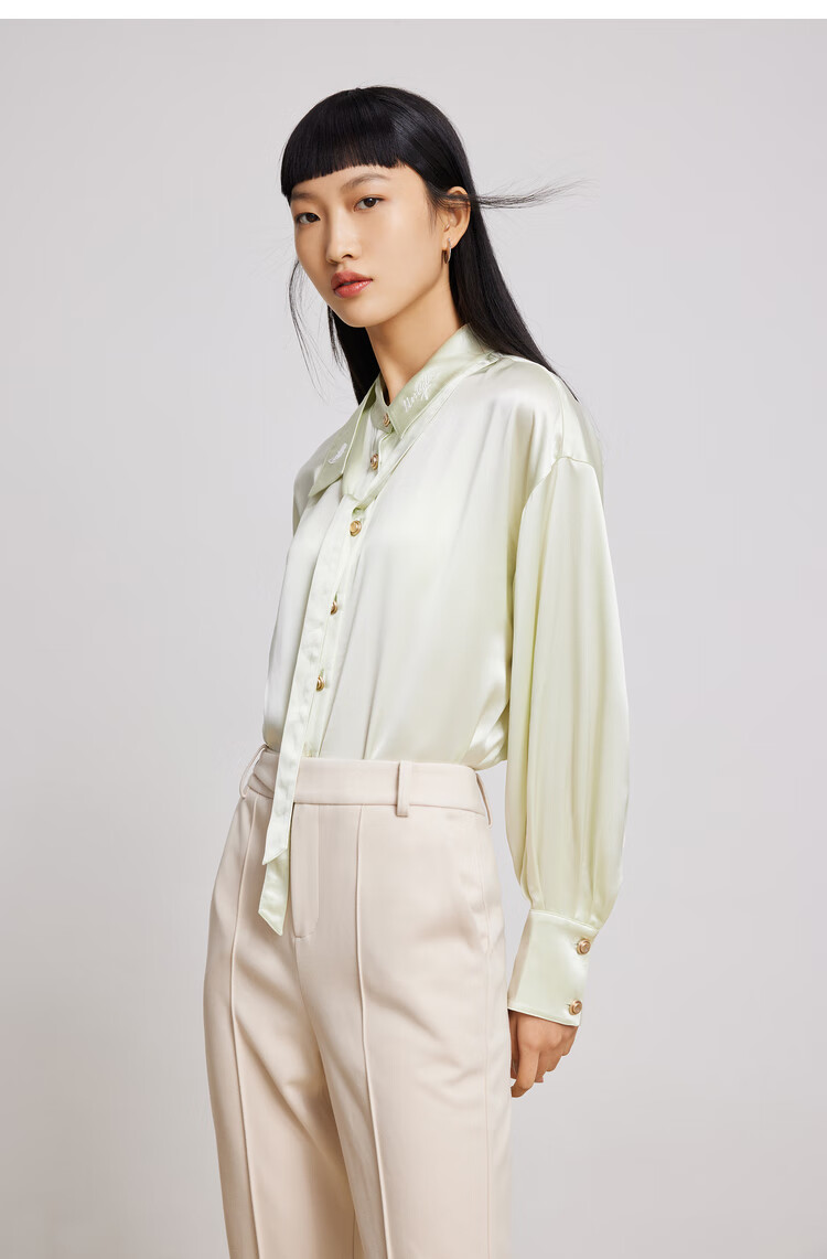 lily2022春新款女装精致商务都市感舒适宽松垂顺醋酸优雅飘带衬衫303