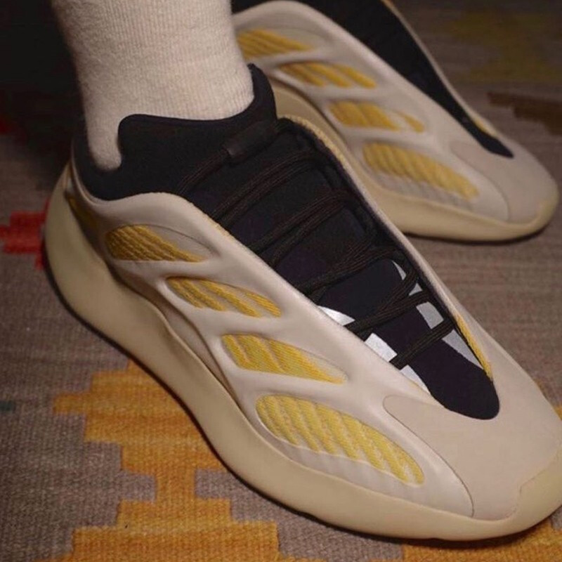 adidas阿迪达斯yeezy椰子700v3红花籽黑魂异形夜光乳白色复古老爹鞋g